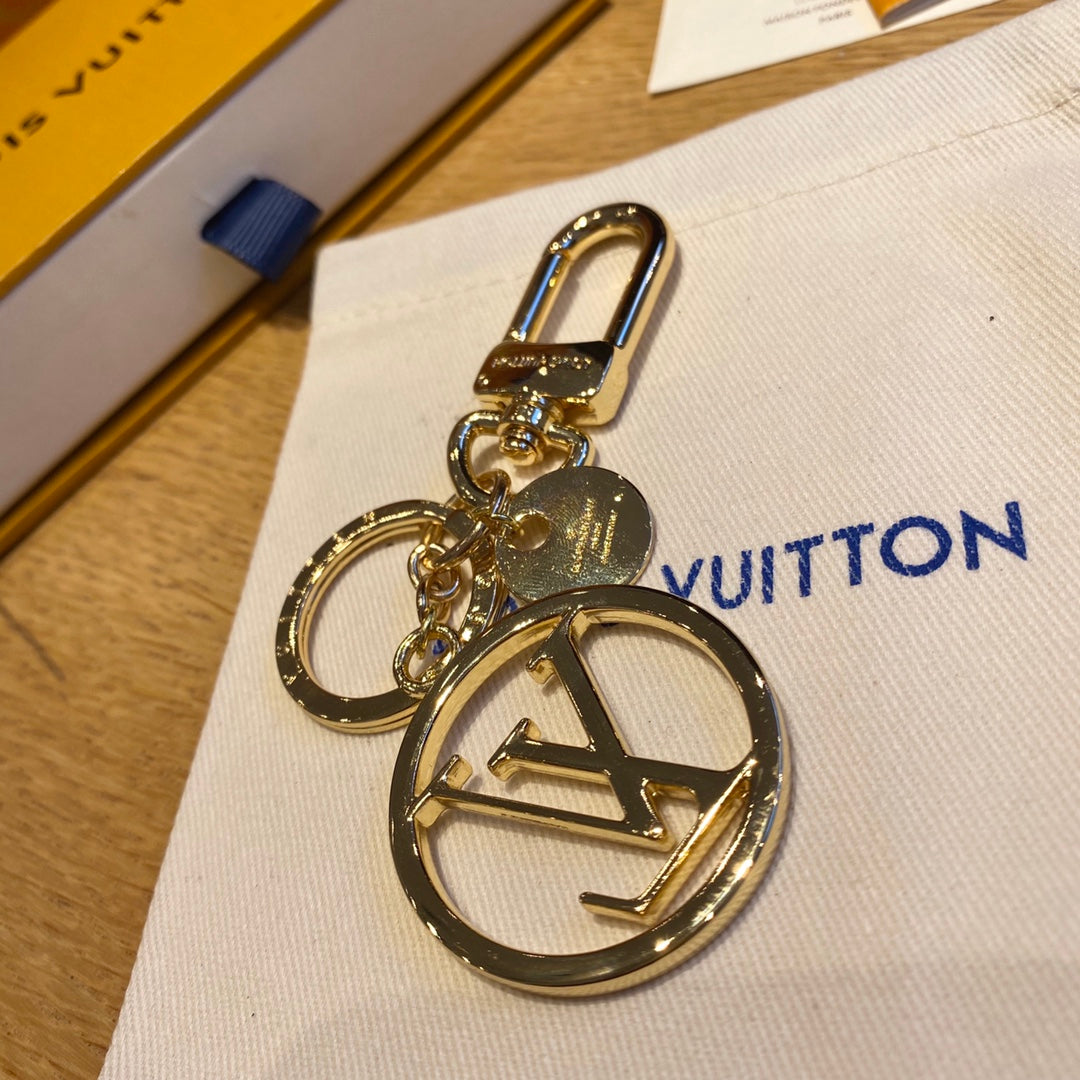 1E15ADE Stylish Keychains