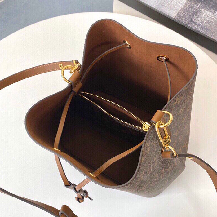 3E81BDE Stylish leather bag