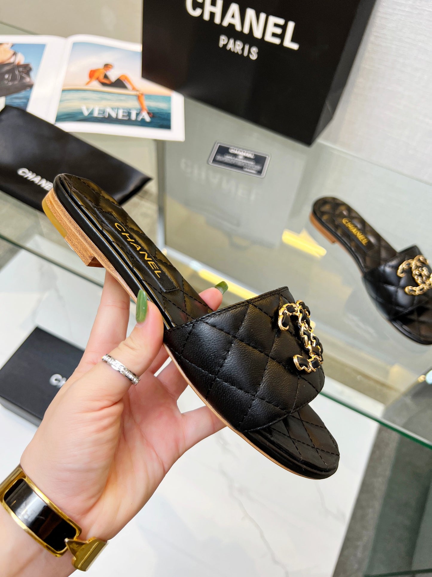 245RC12ZDE Stylish genuine leather slippers