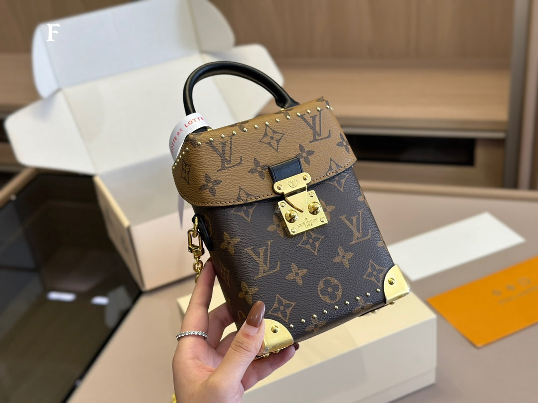 6XE135BDE Stylish leather bag