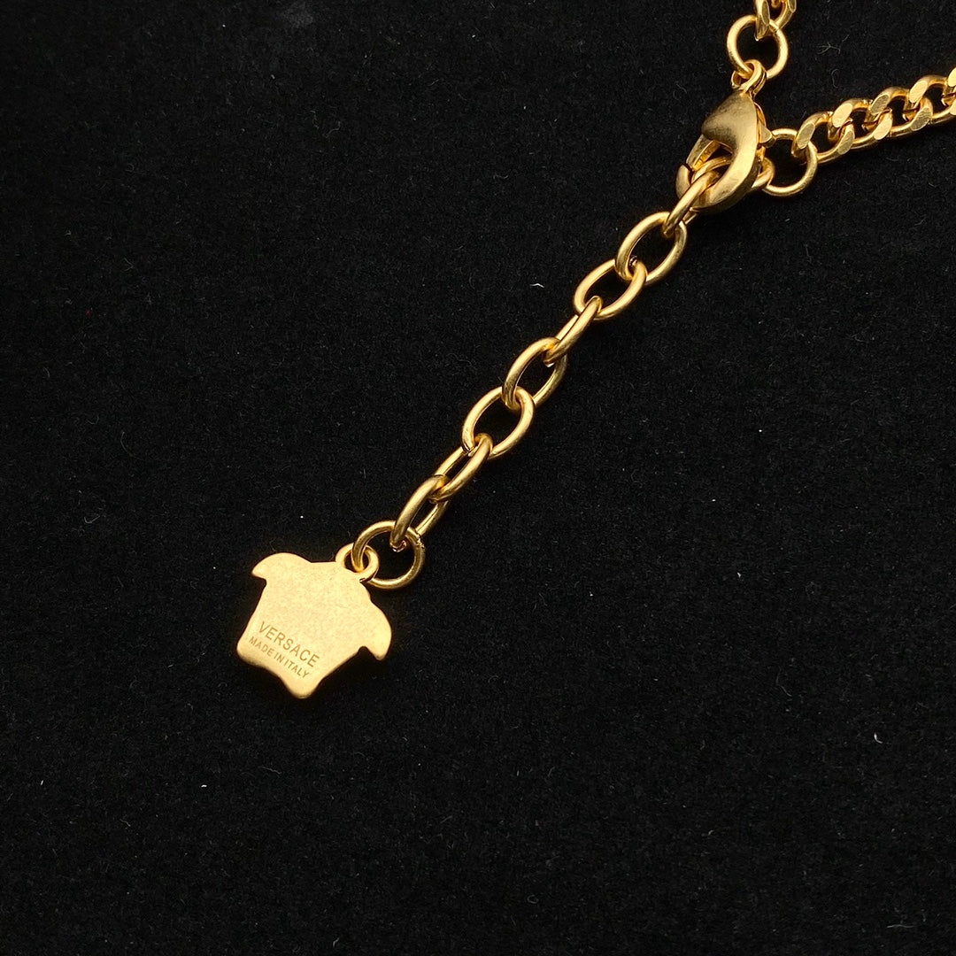 175RV51XDE Stylish Necklaces