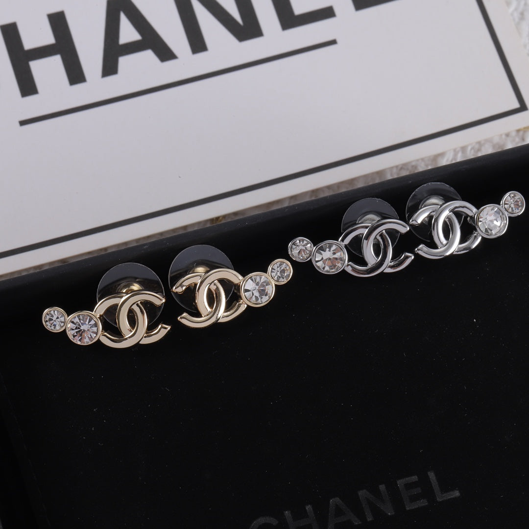 14C1081EDE Stylish Earrings