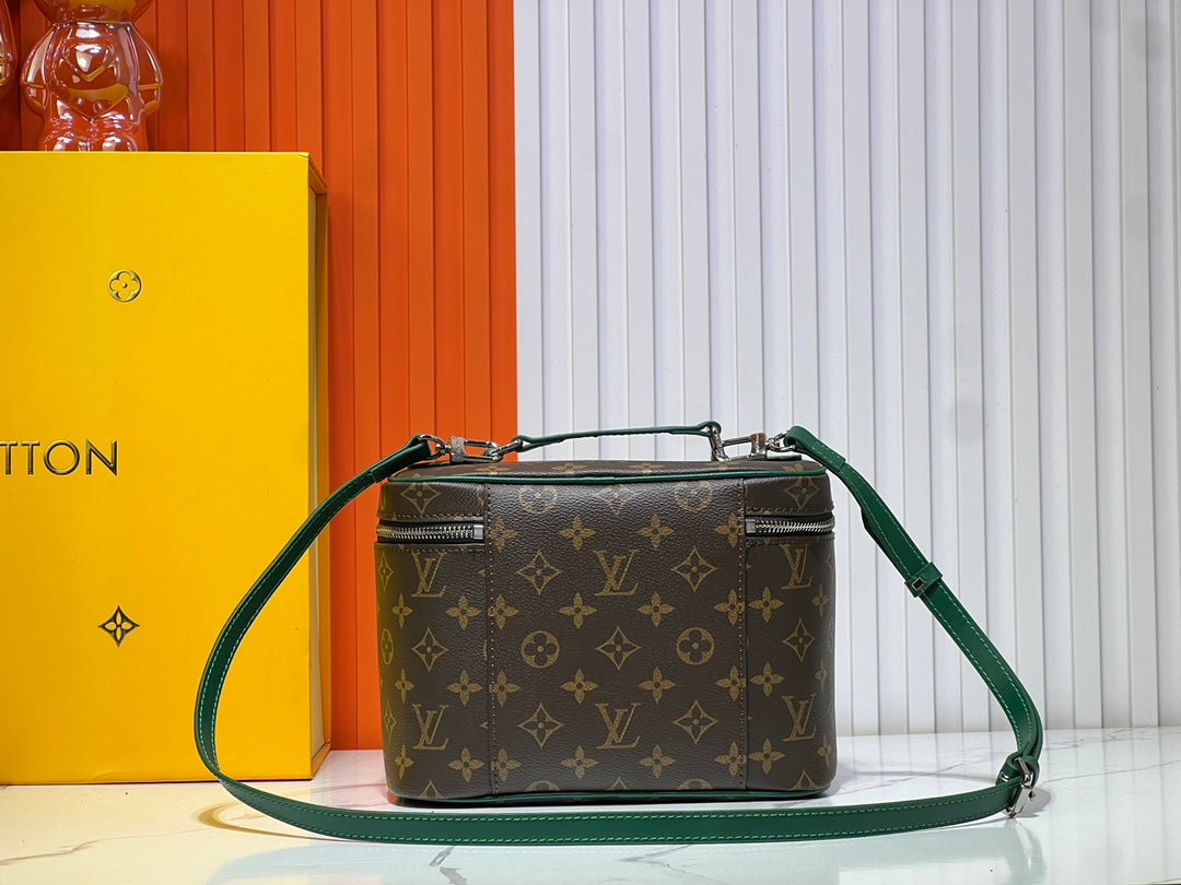 15XE10BDE Stylish leather bag