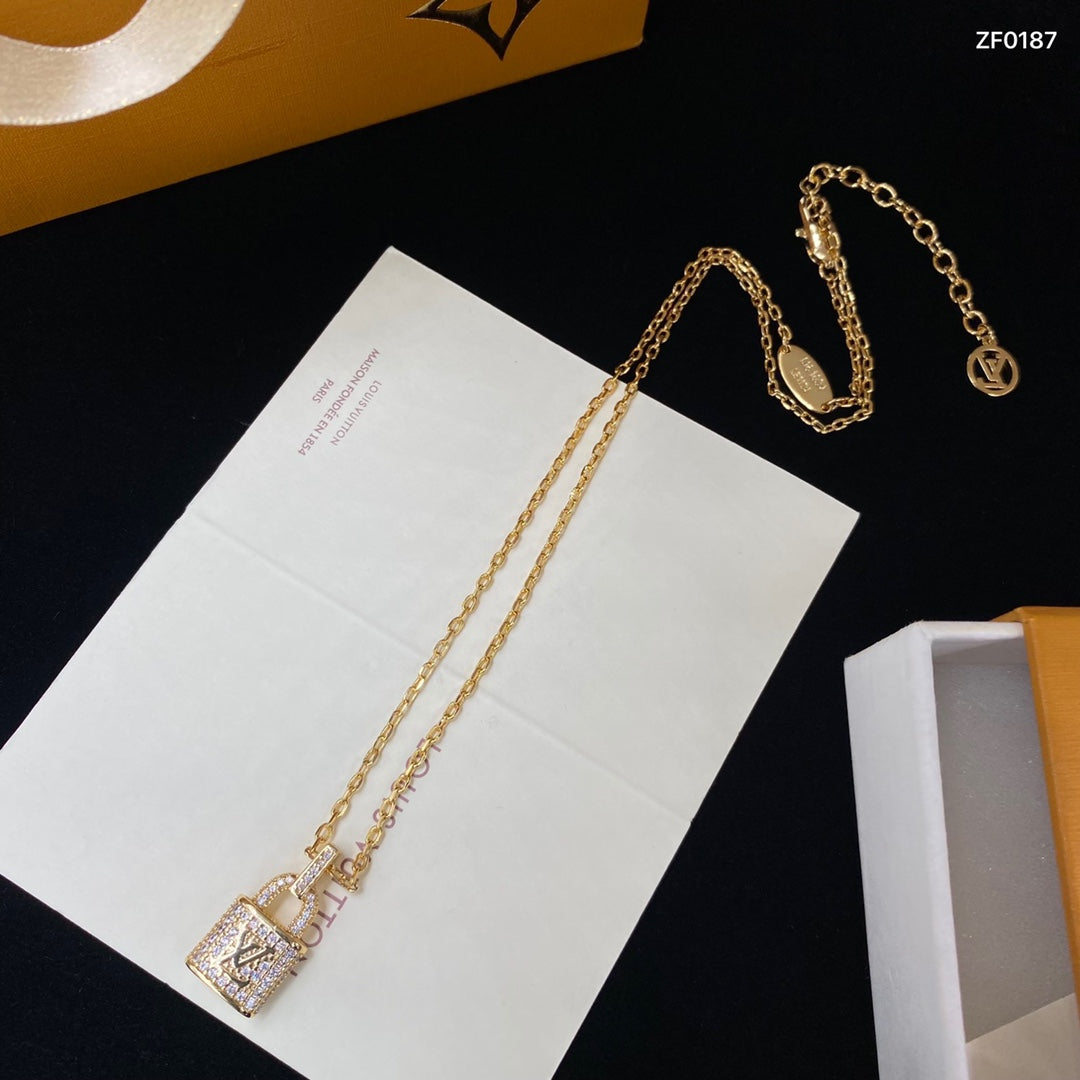 1YE334XDE Stylish Necklaces Earrings
