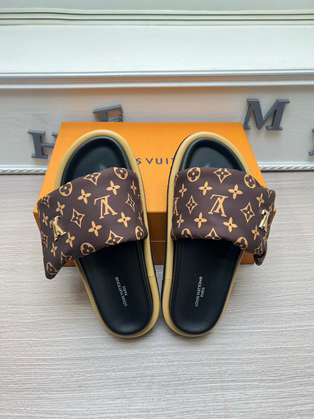 5QE10ZDE Stylish Slippers