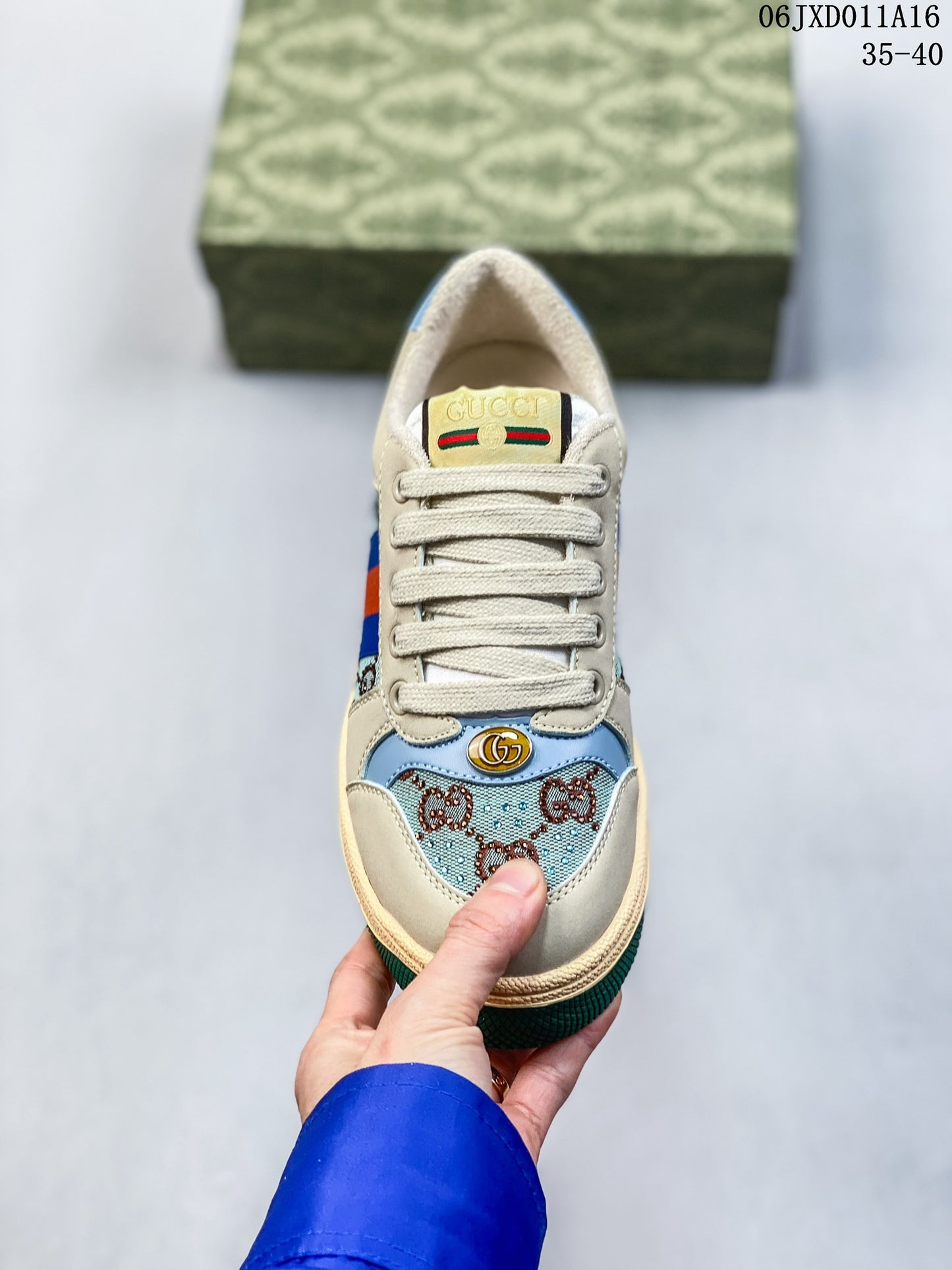 4YB60ZDE Stylish Sneakers