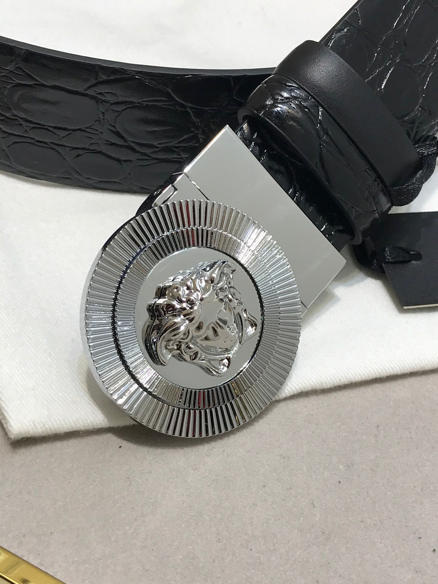 14V90PDE Stylish High quality belt With full package