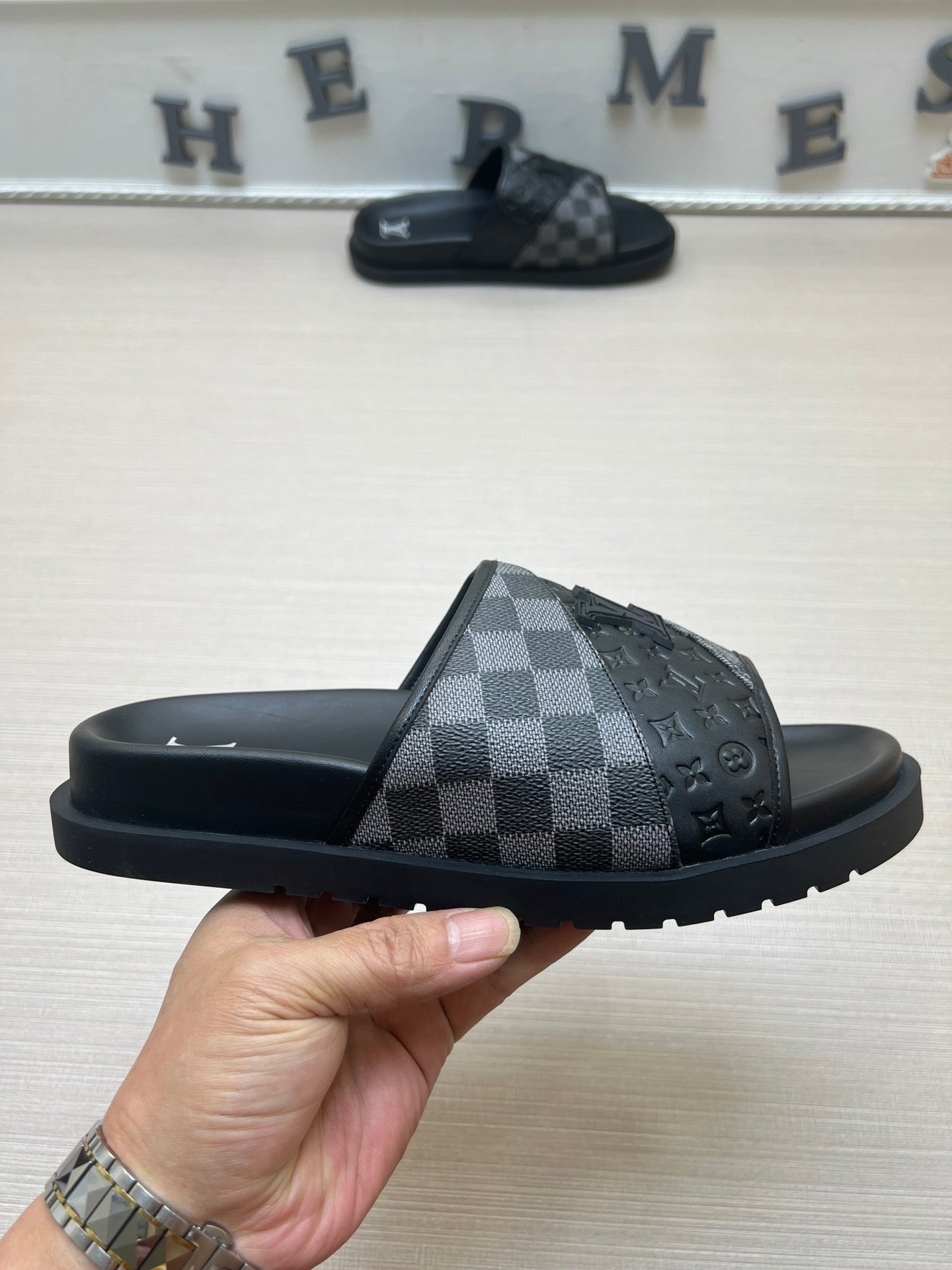 54E2ZDE Stylish slippers