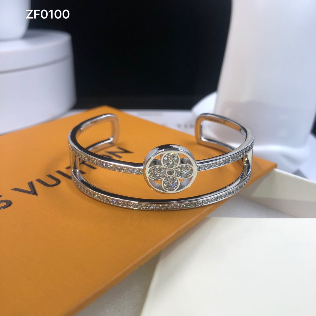 1YE348KDE Stylish Bracelets