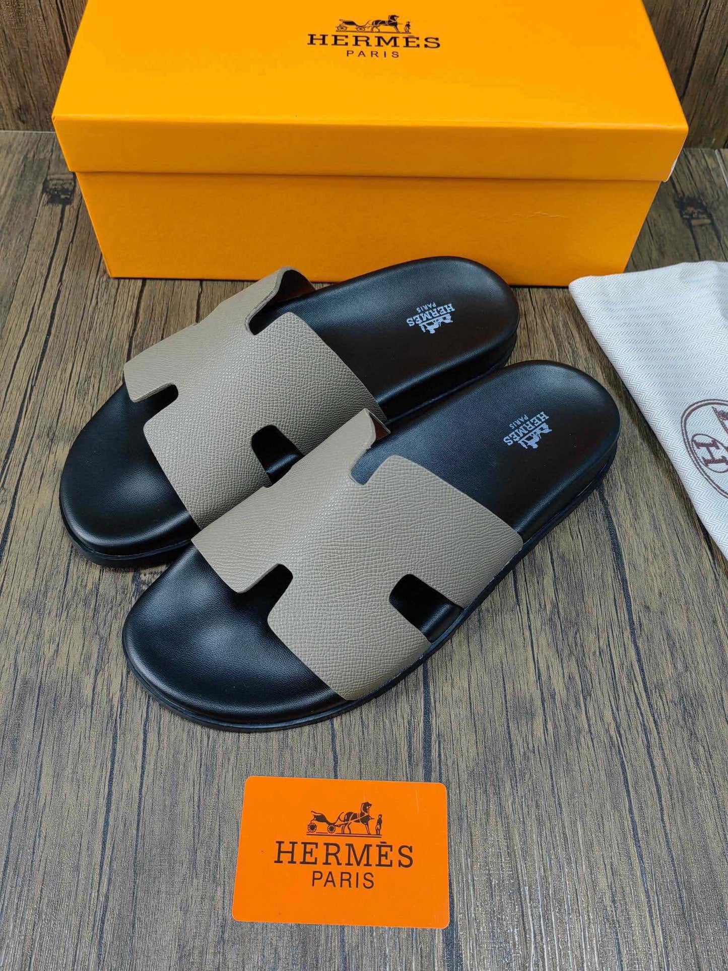 5YH60ZDE Stylish Slippers