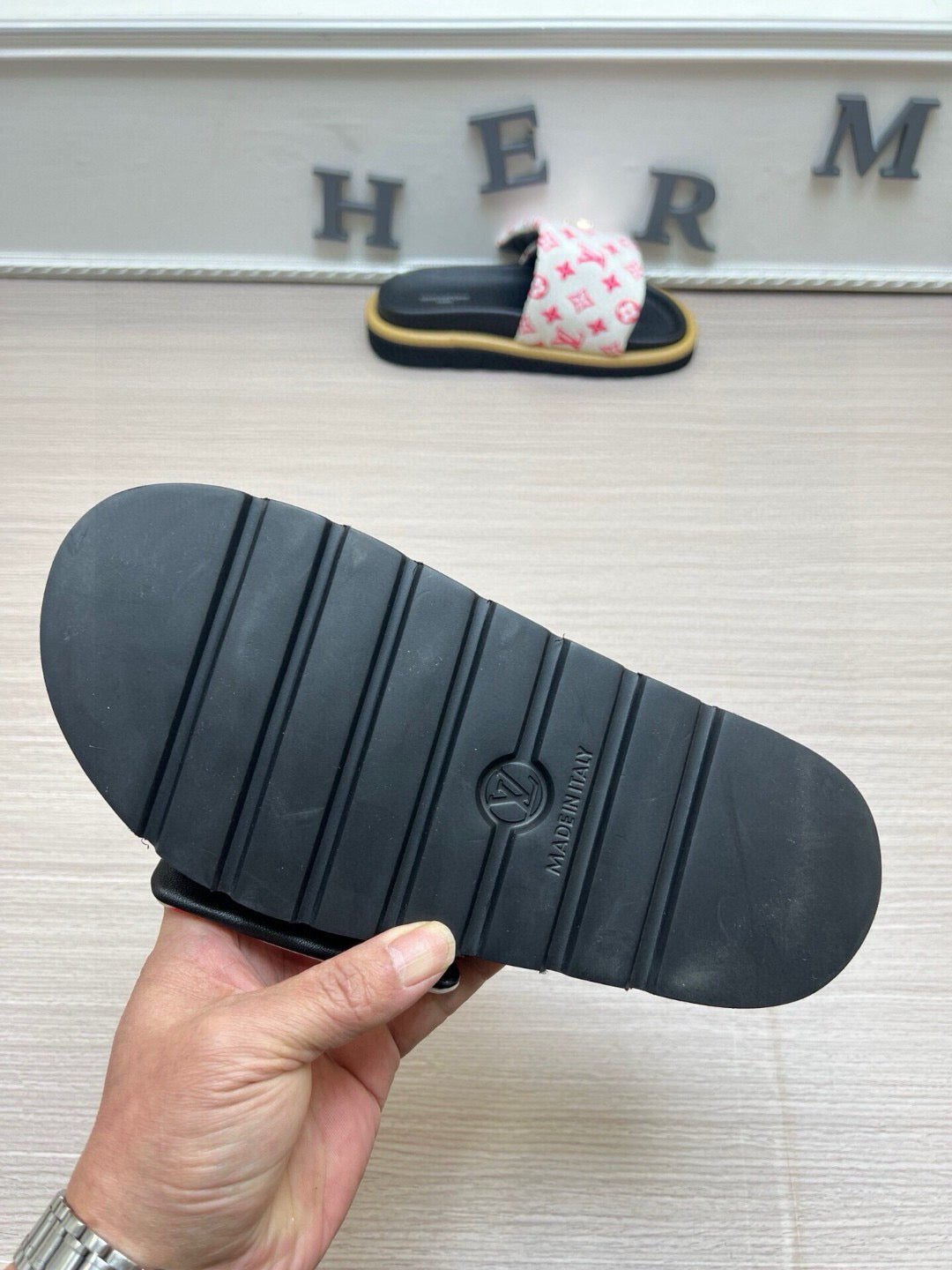5QE10ZDE Stylish Slippers