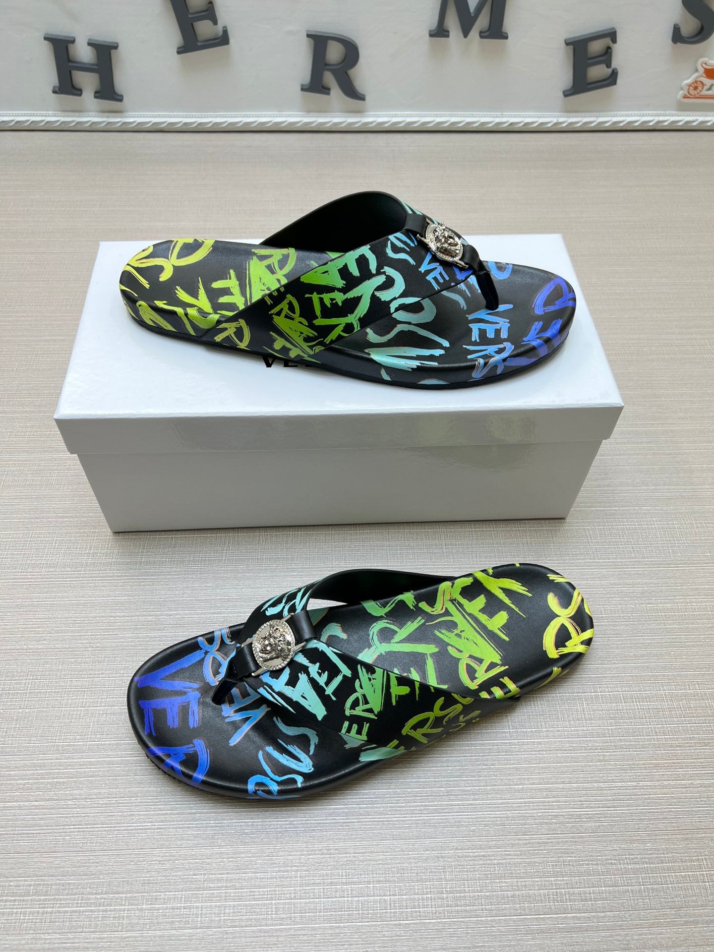 54V96ZDE Stylish slippers