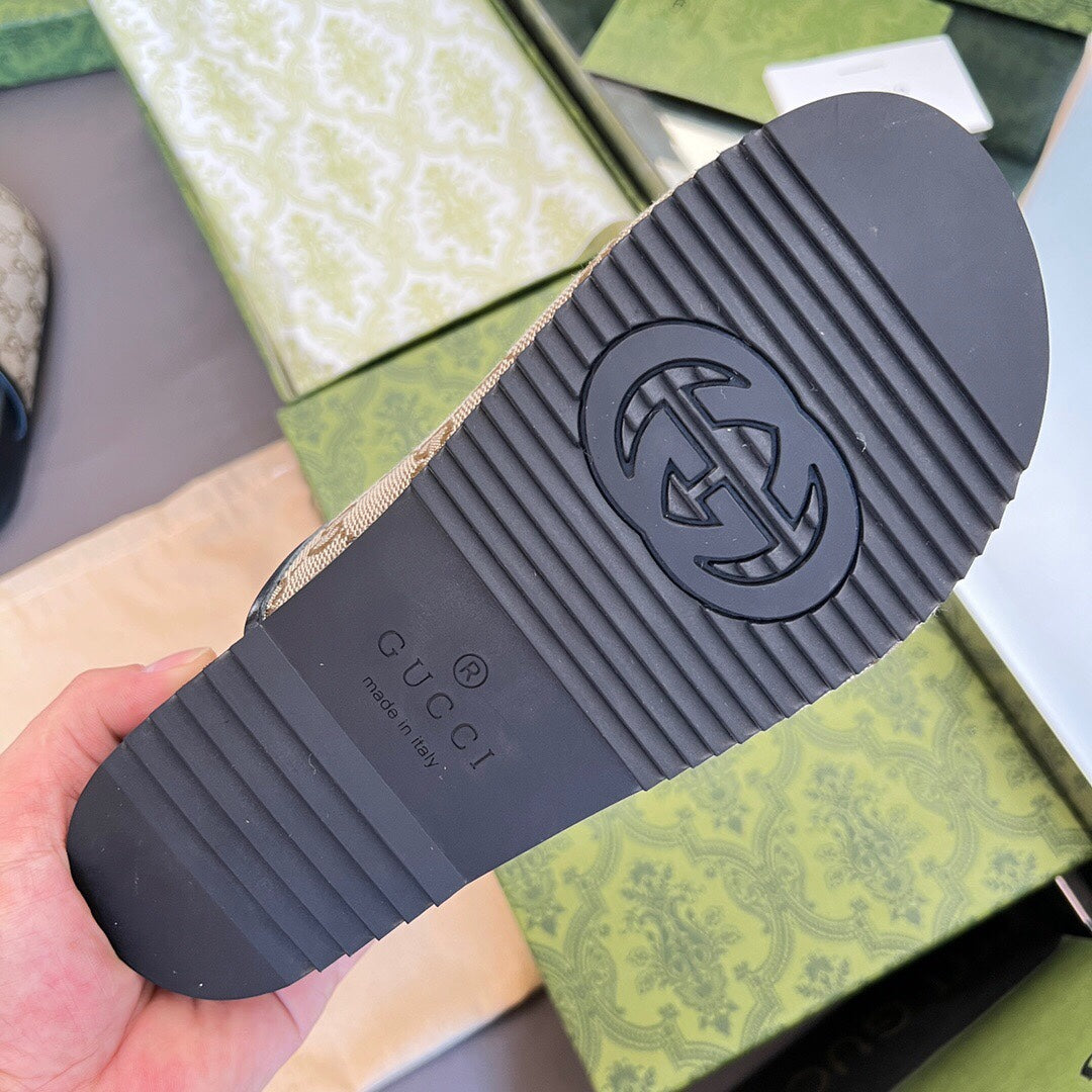 2YB26ZDE Stylish Slippers