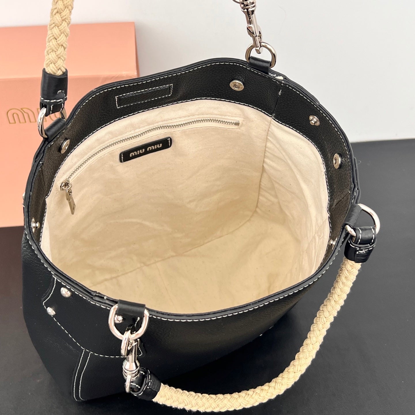 15RA3BDE Stylish leather bag
