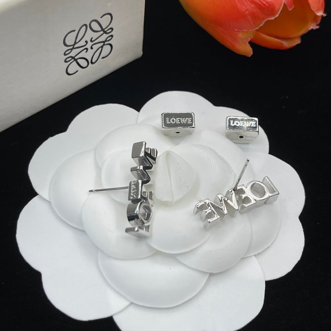 14A754EDE Stylish Earrings
