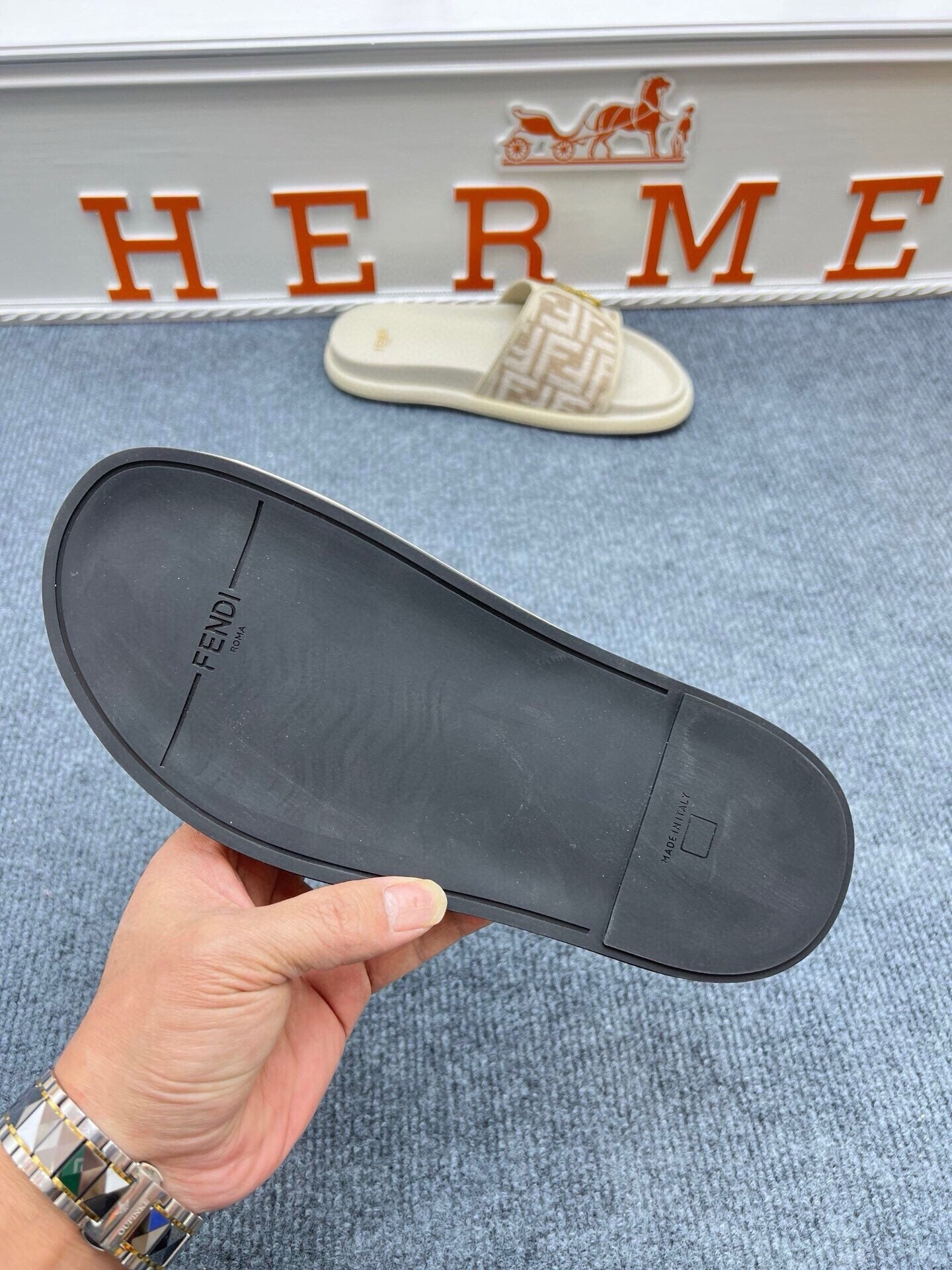 54F37ZDE Stylish slippers