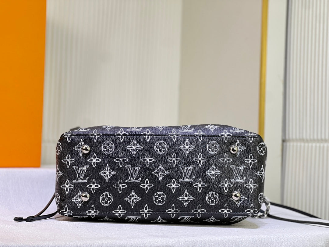 15XE13BDE Stylish leather bag)