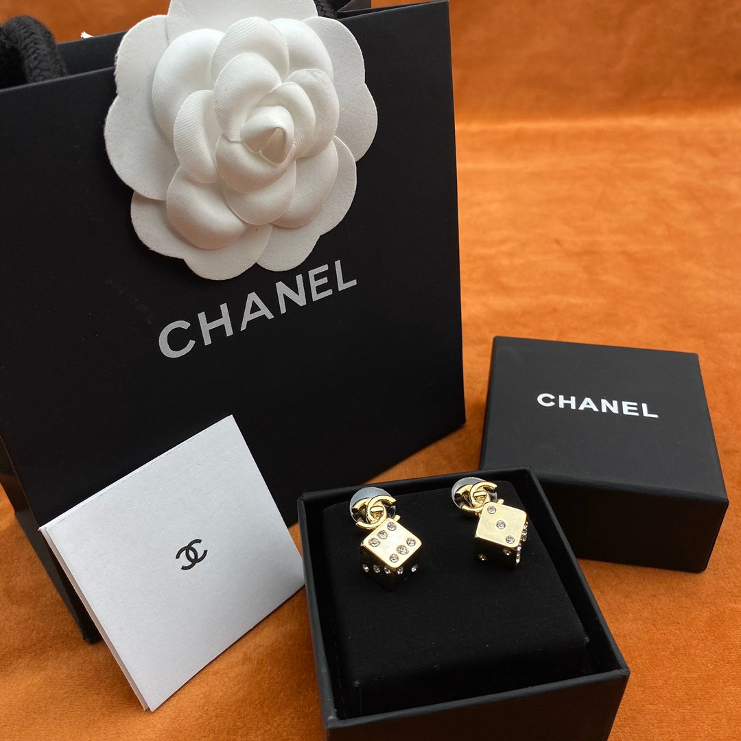 1YC1EDE Stylish Earrings