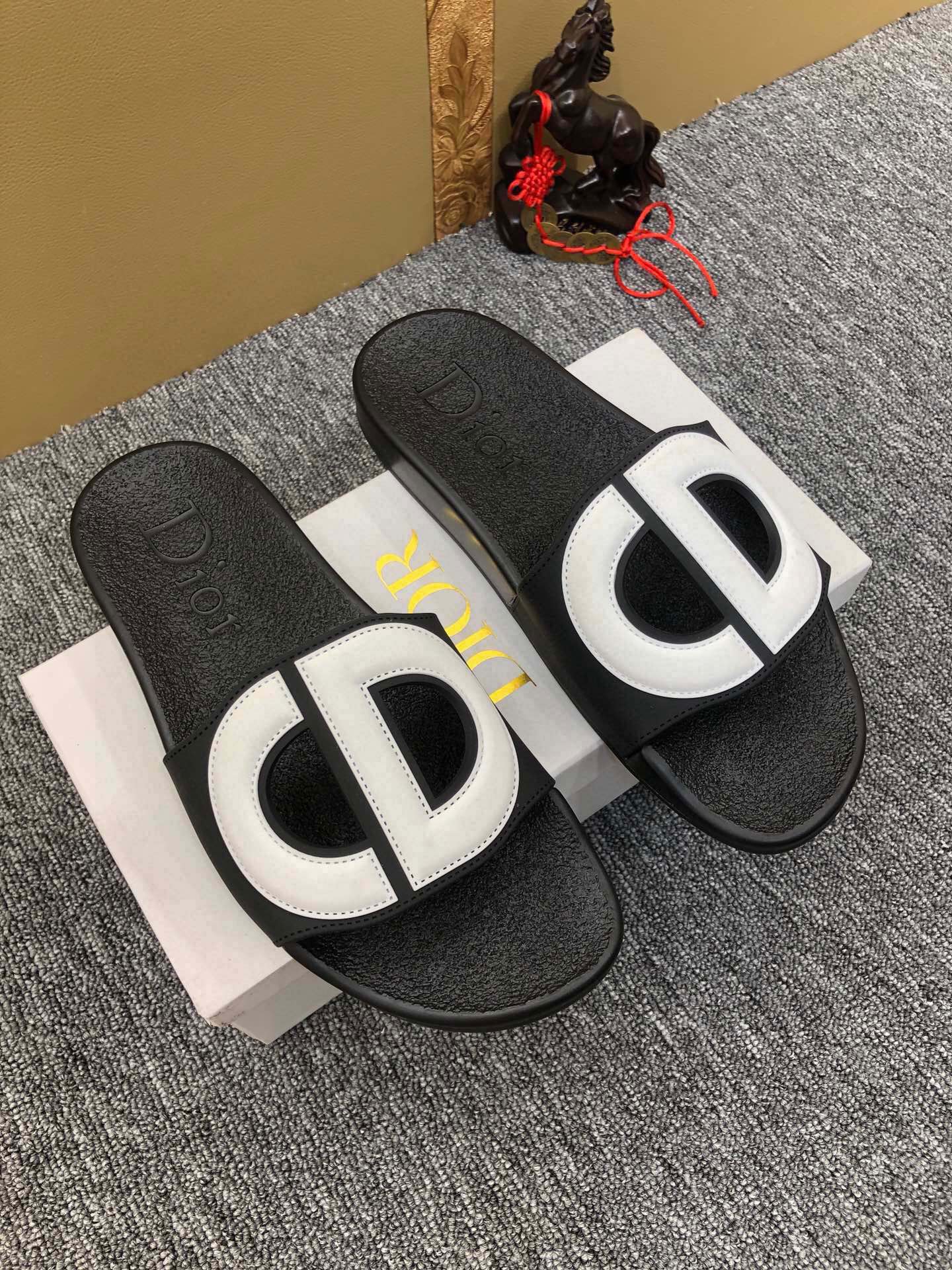 54D51ZDE Stylish slippers