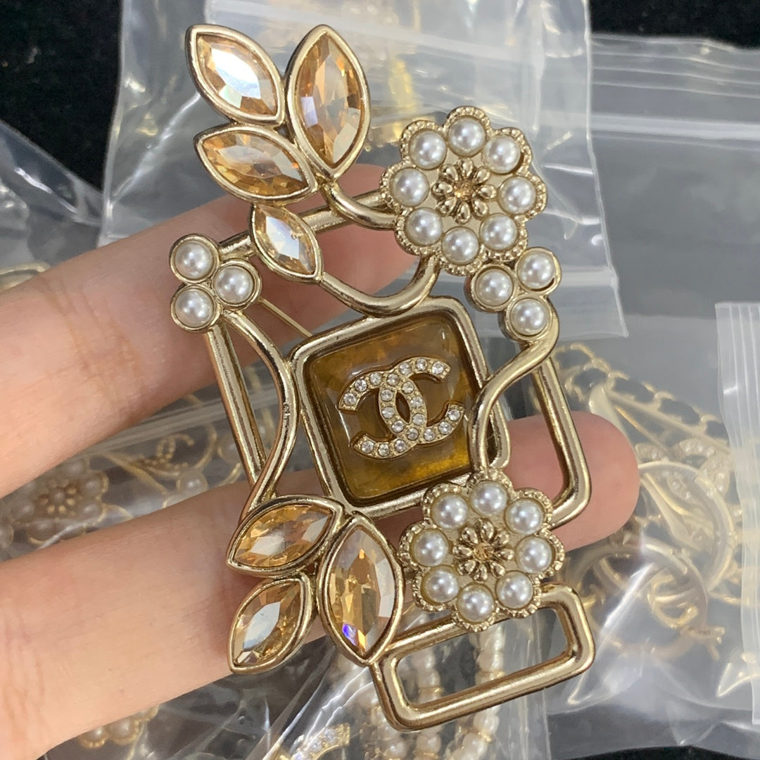 84C56EDE Stylish Brooch Earrings