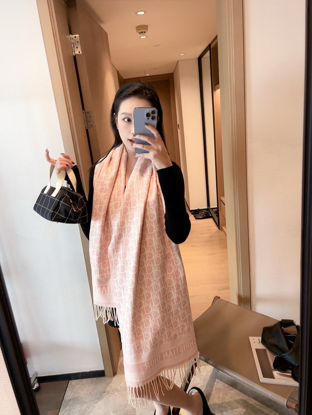 185ZD7WDE Stylish Winter Scarves