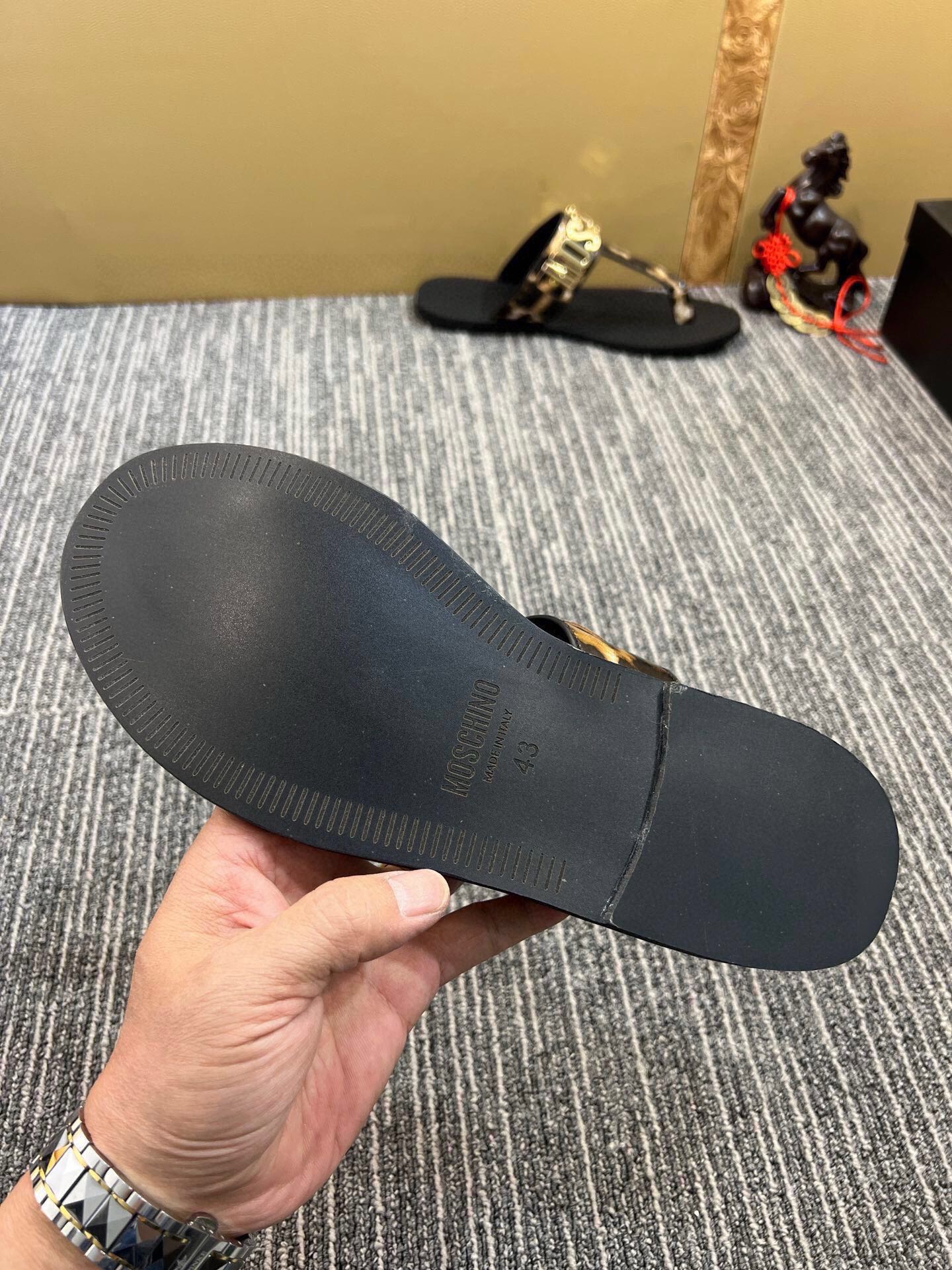 54A118ZDE Stylish slippers