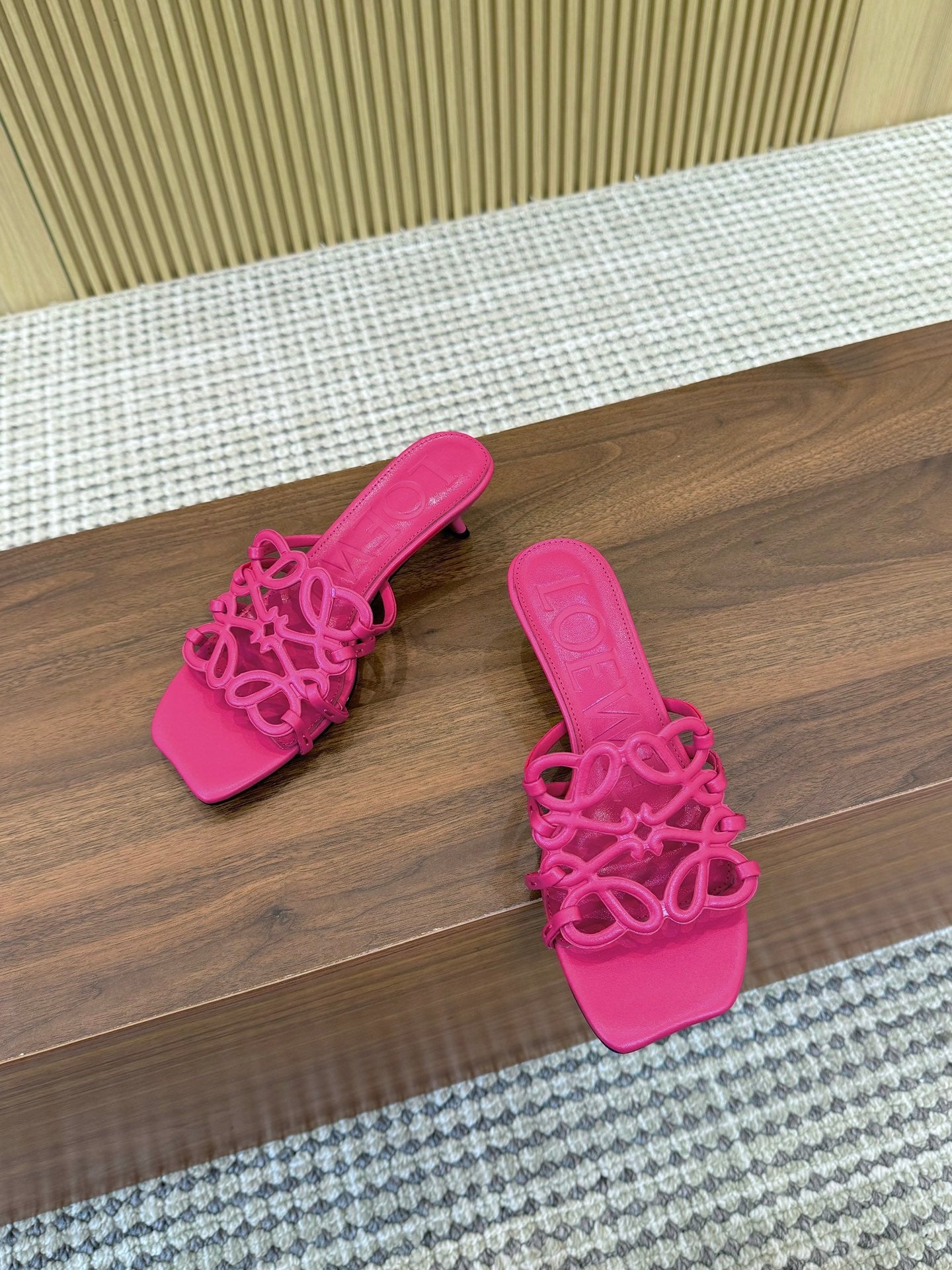 255QA33ZDE Stylish leather Slippers