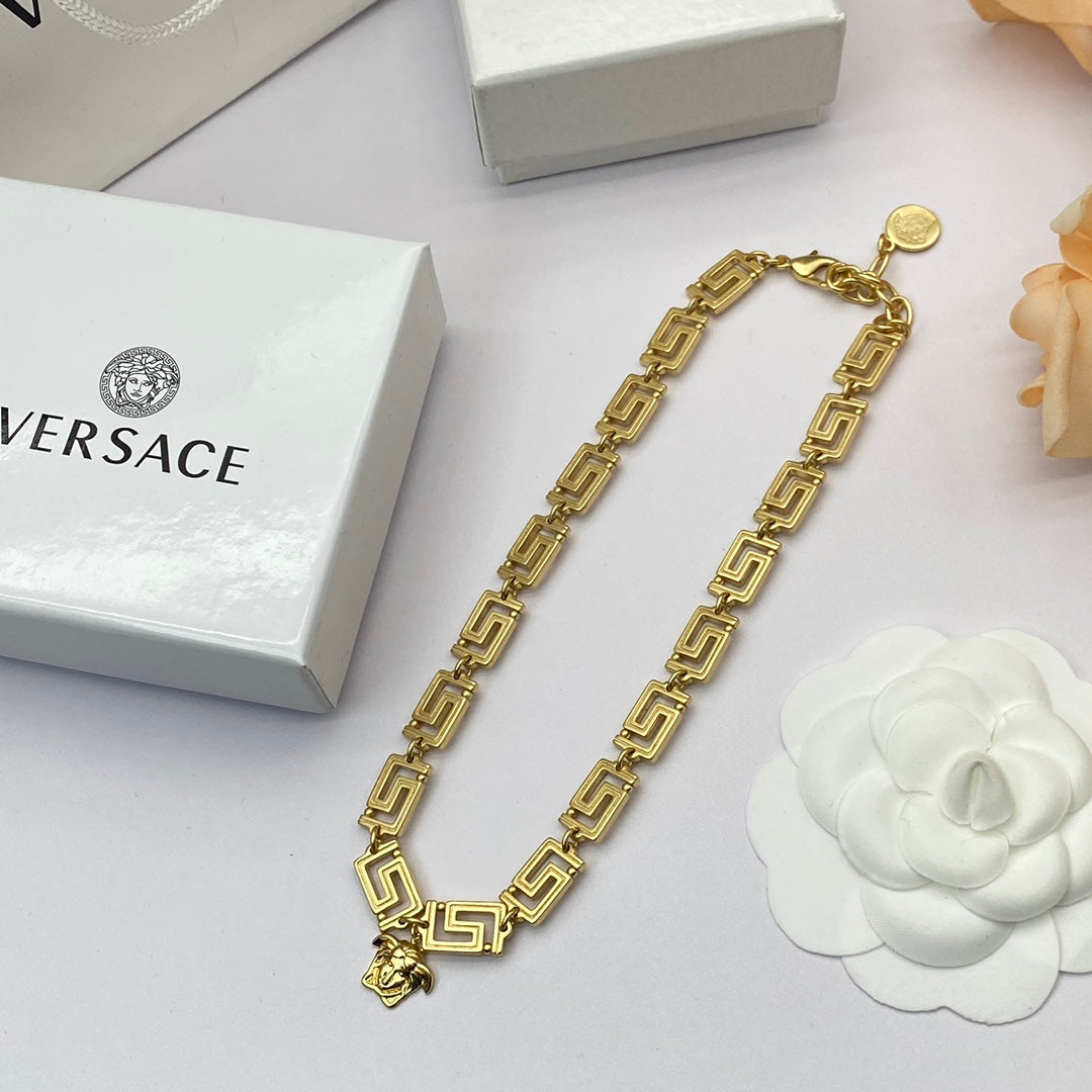 175RV73XDE Stylish Necklace