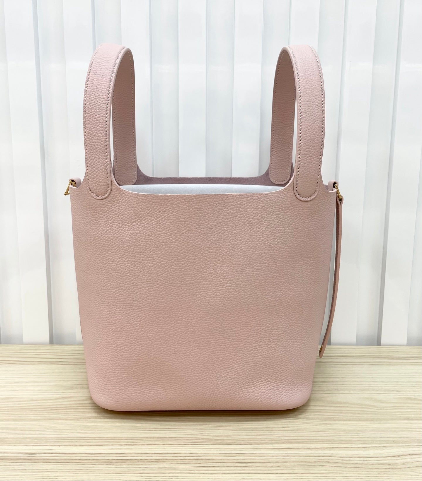 15RH6BDE Stylish leather bag