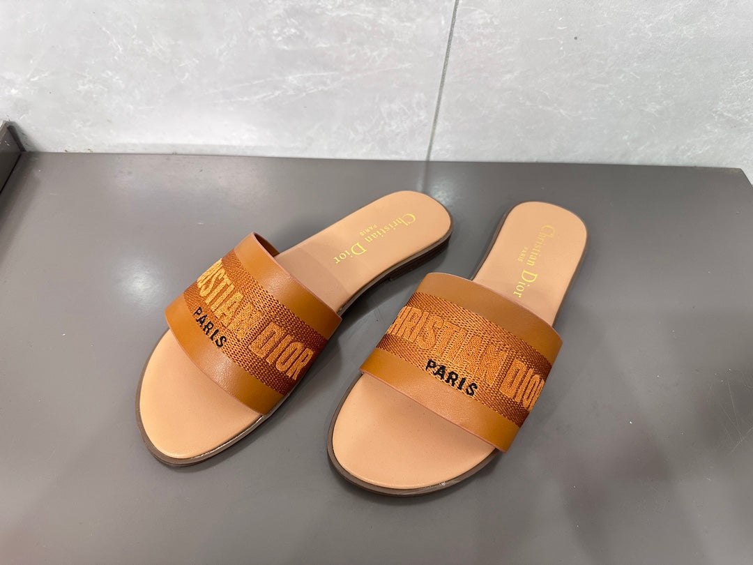 14D32ZDE Stylish slippers