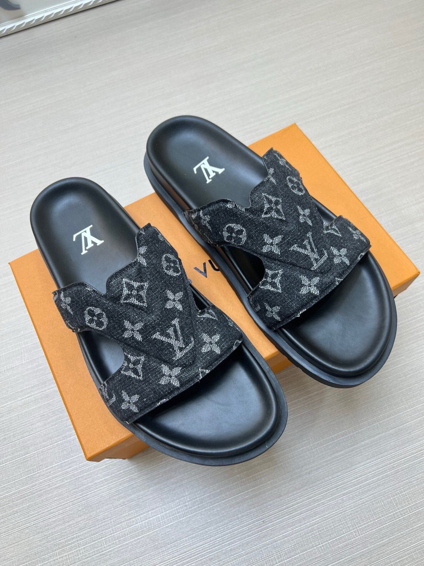 5LE226ZDE Stylish Slippers