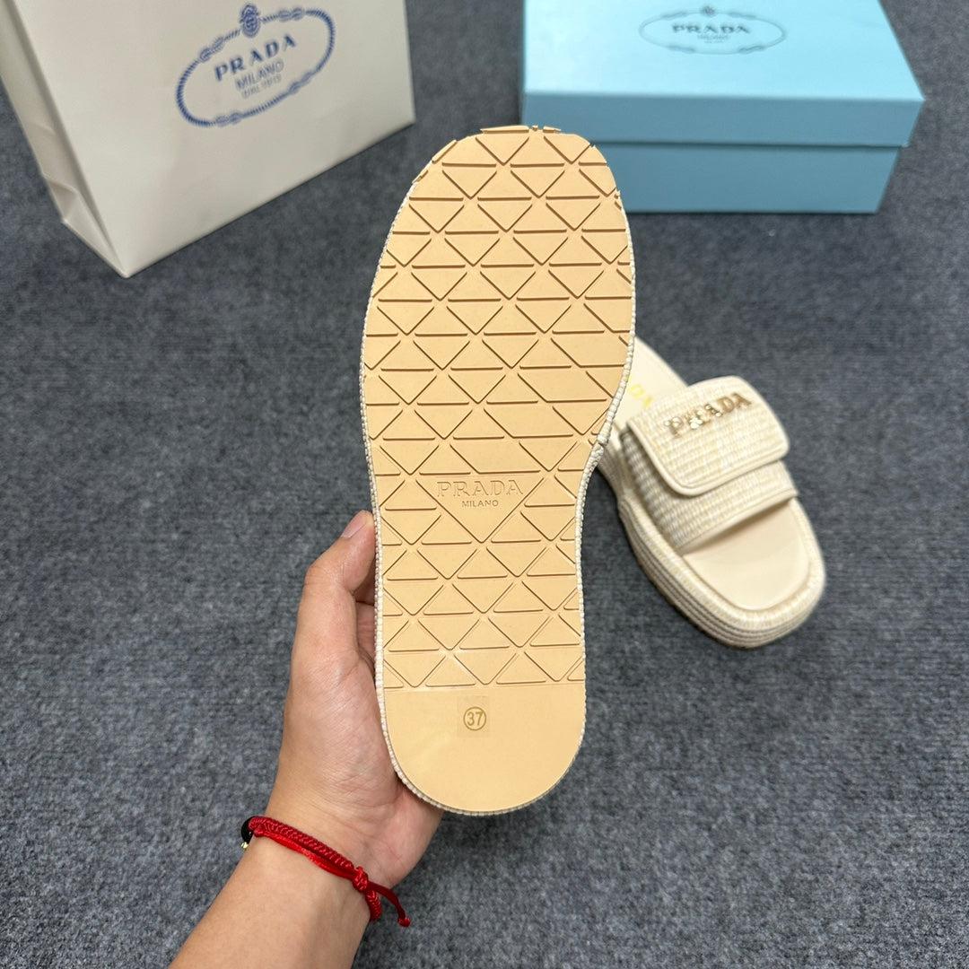 14PD24ZDE Stylish slippers