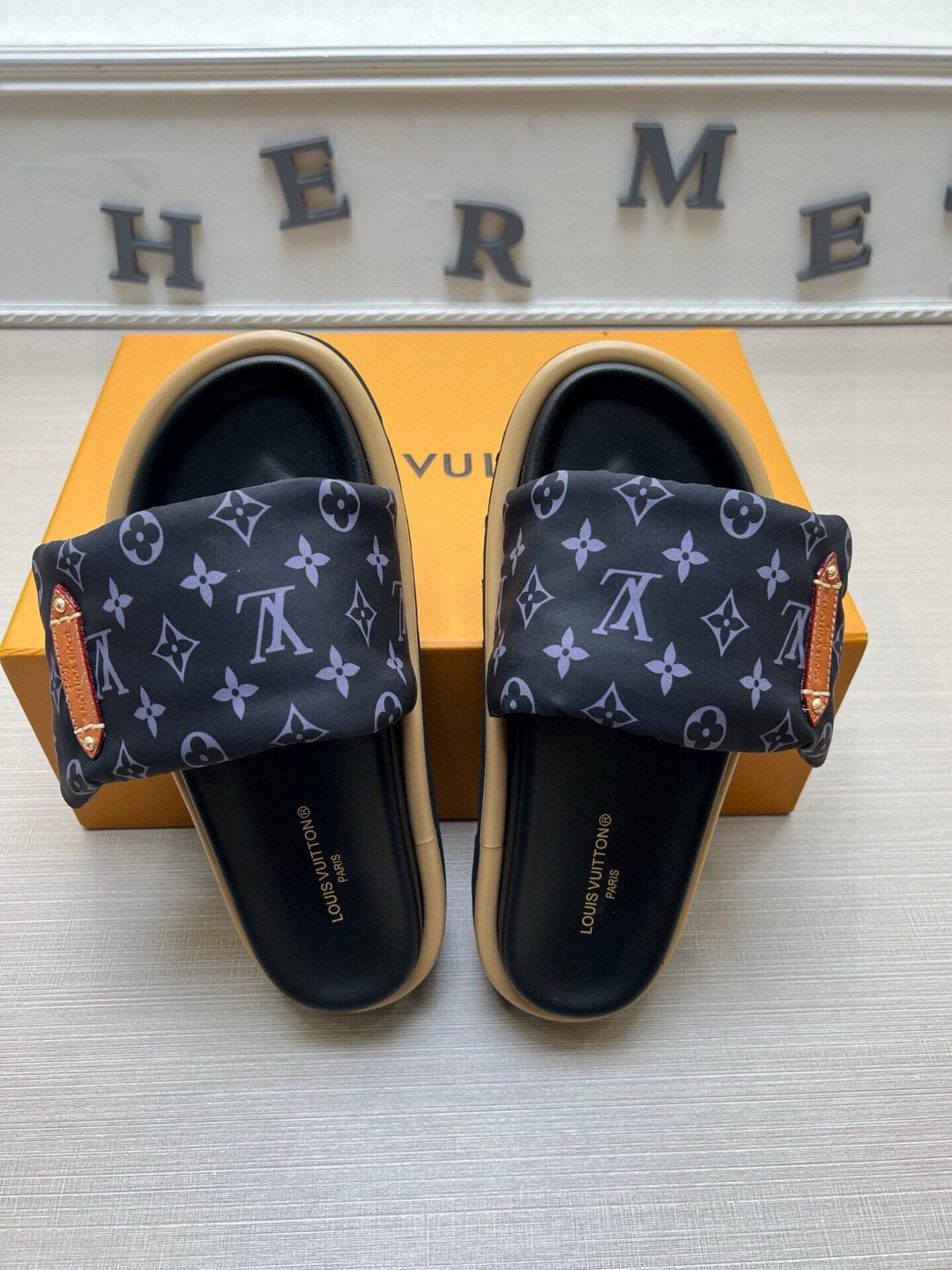 5QE9ZDE Stylish Slippers