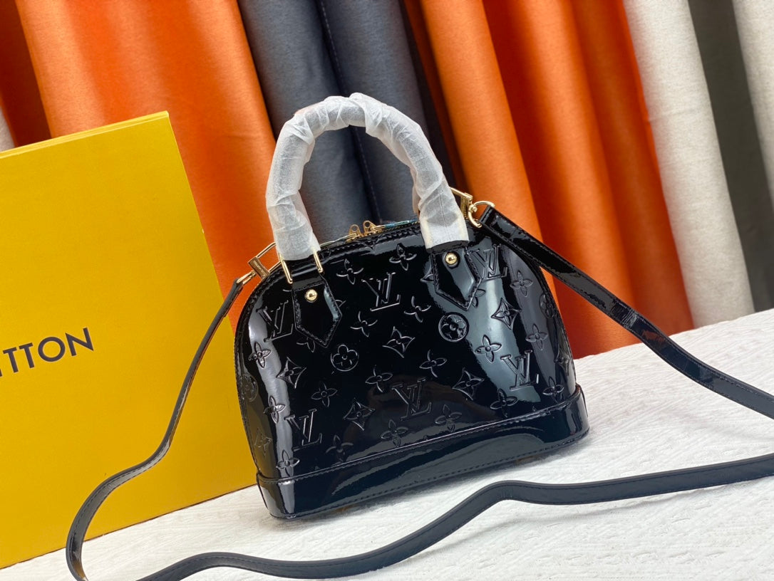 165NE97BDE Stylish leather bag
