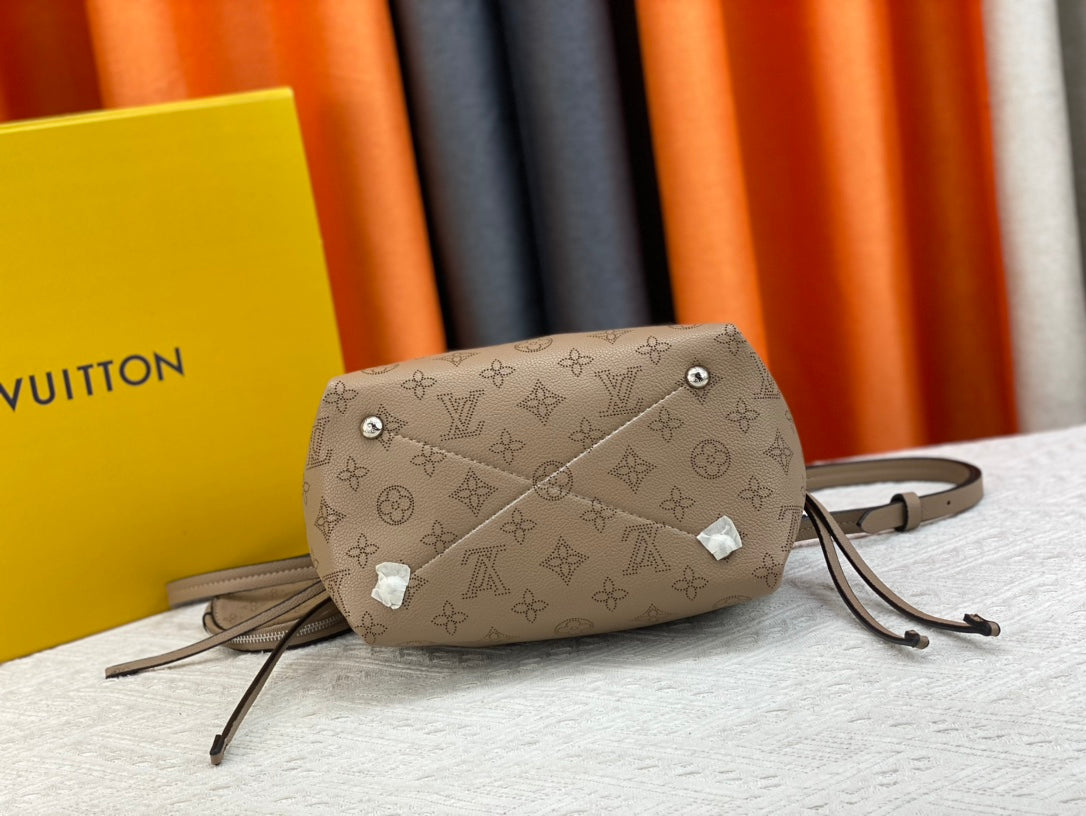 165NE98BDE Stylish leather bag