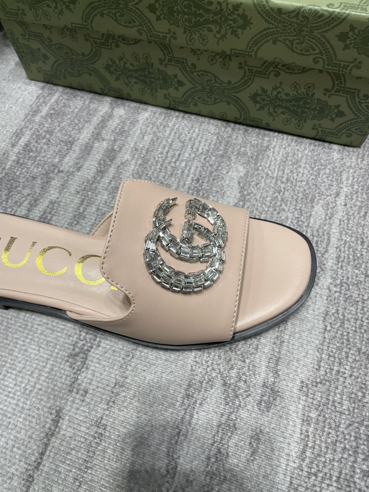14B30ZDE Stylish slippers