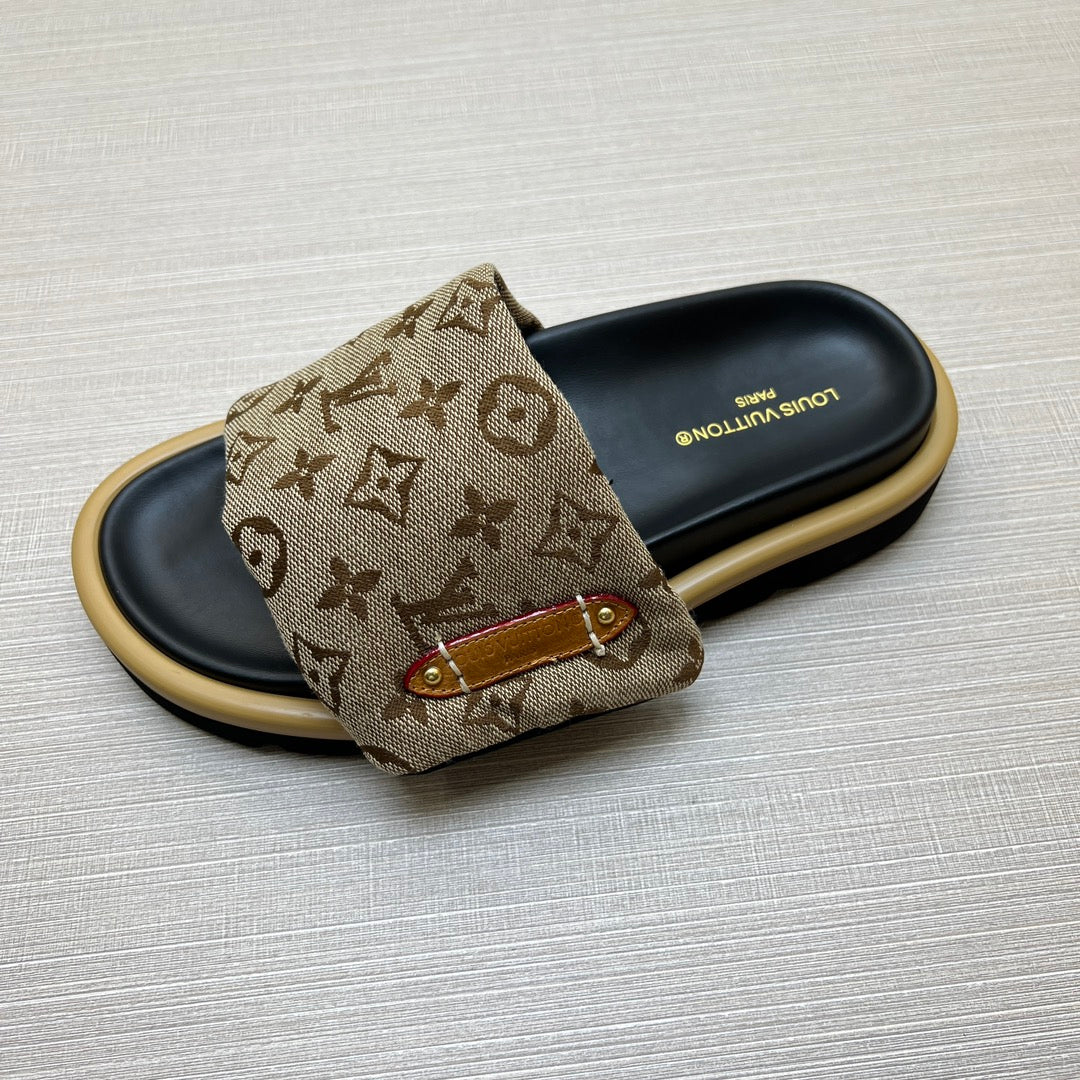 54E100ZDE Stylish slippers Sole thickness 5cm
