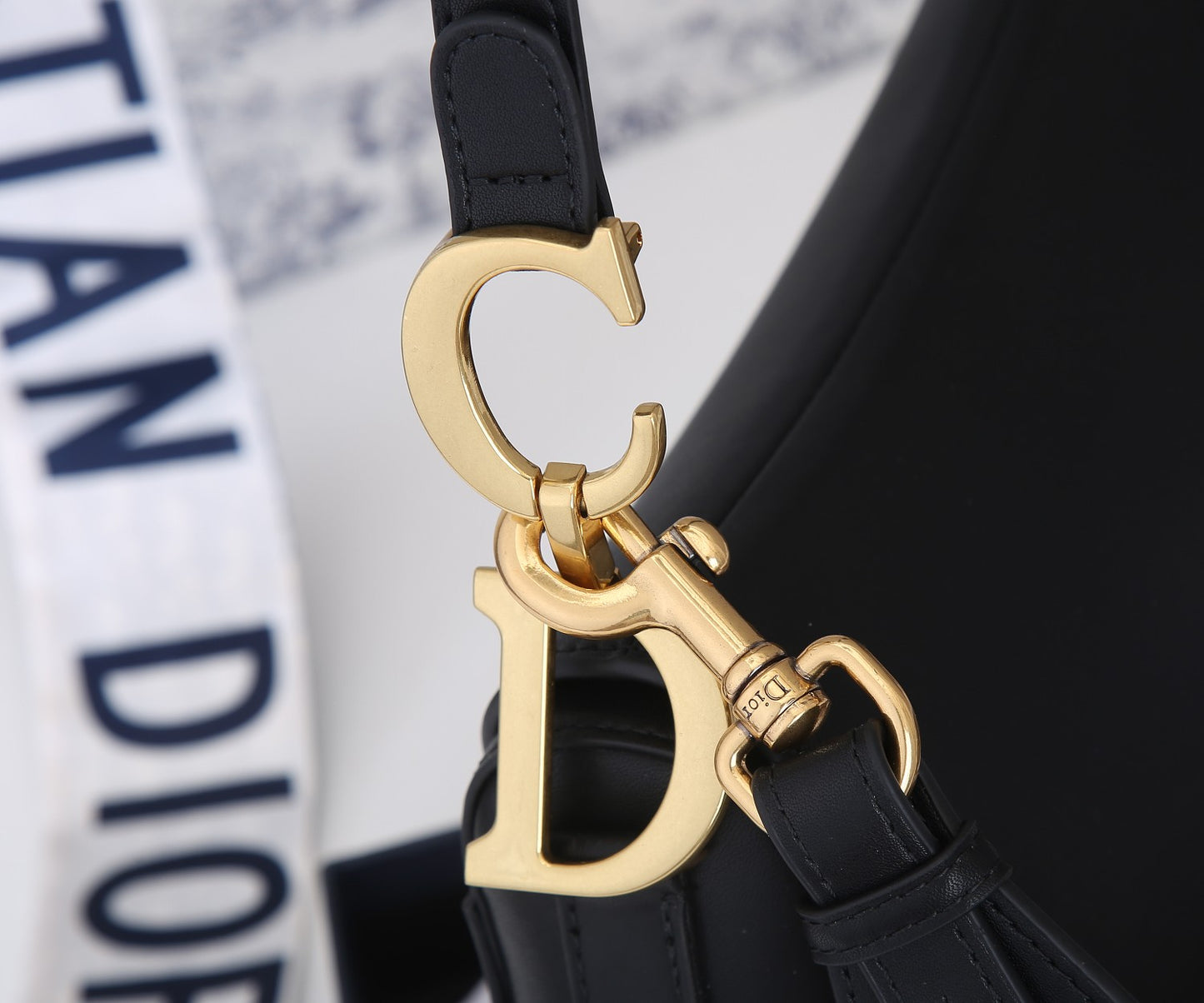 5D11BDE Stylish leather bag