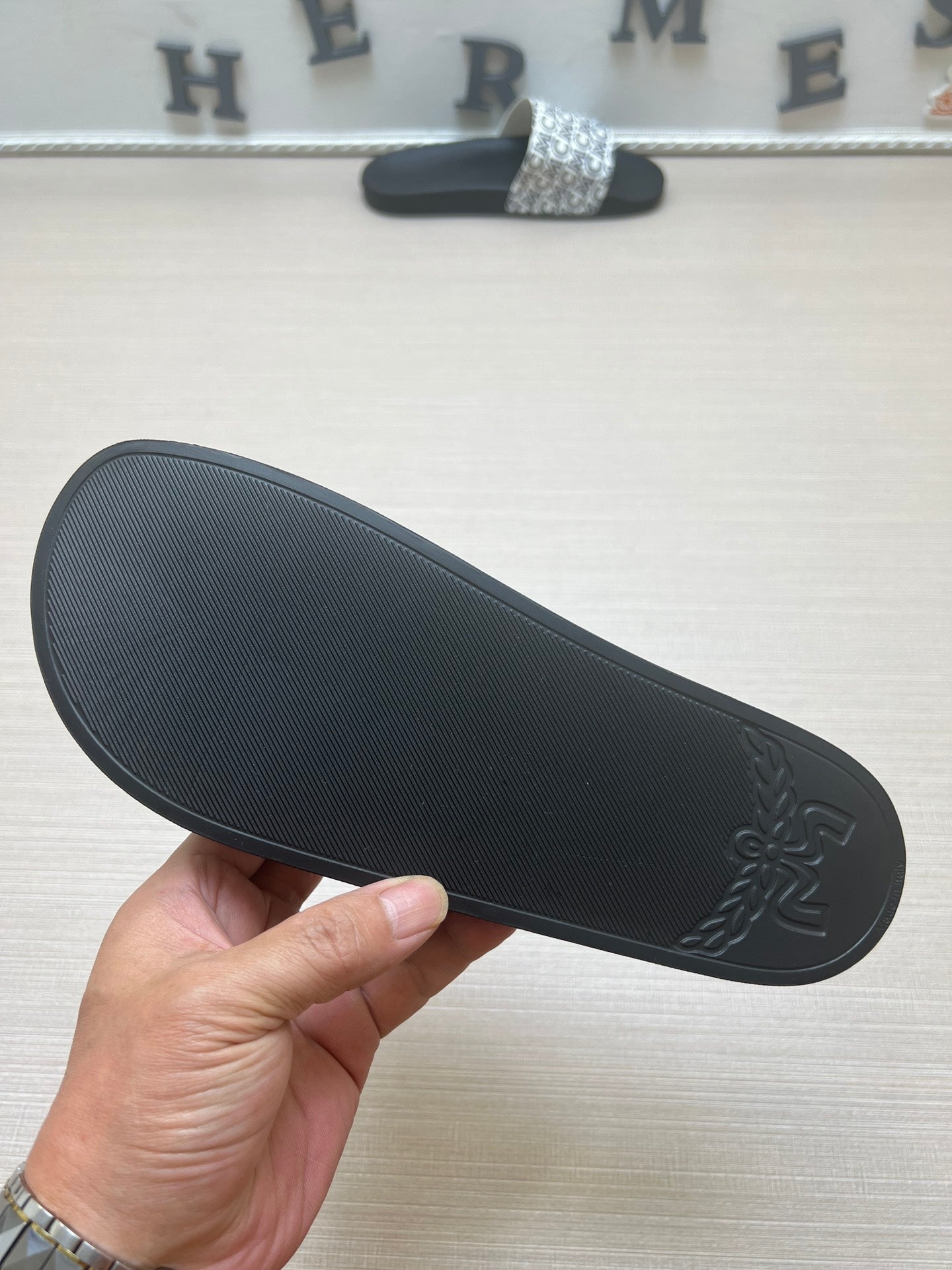 54M45ZDE Stylish slippers