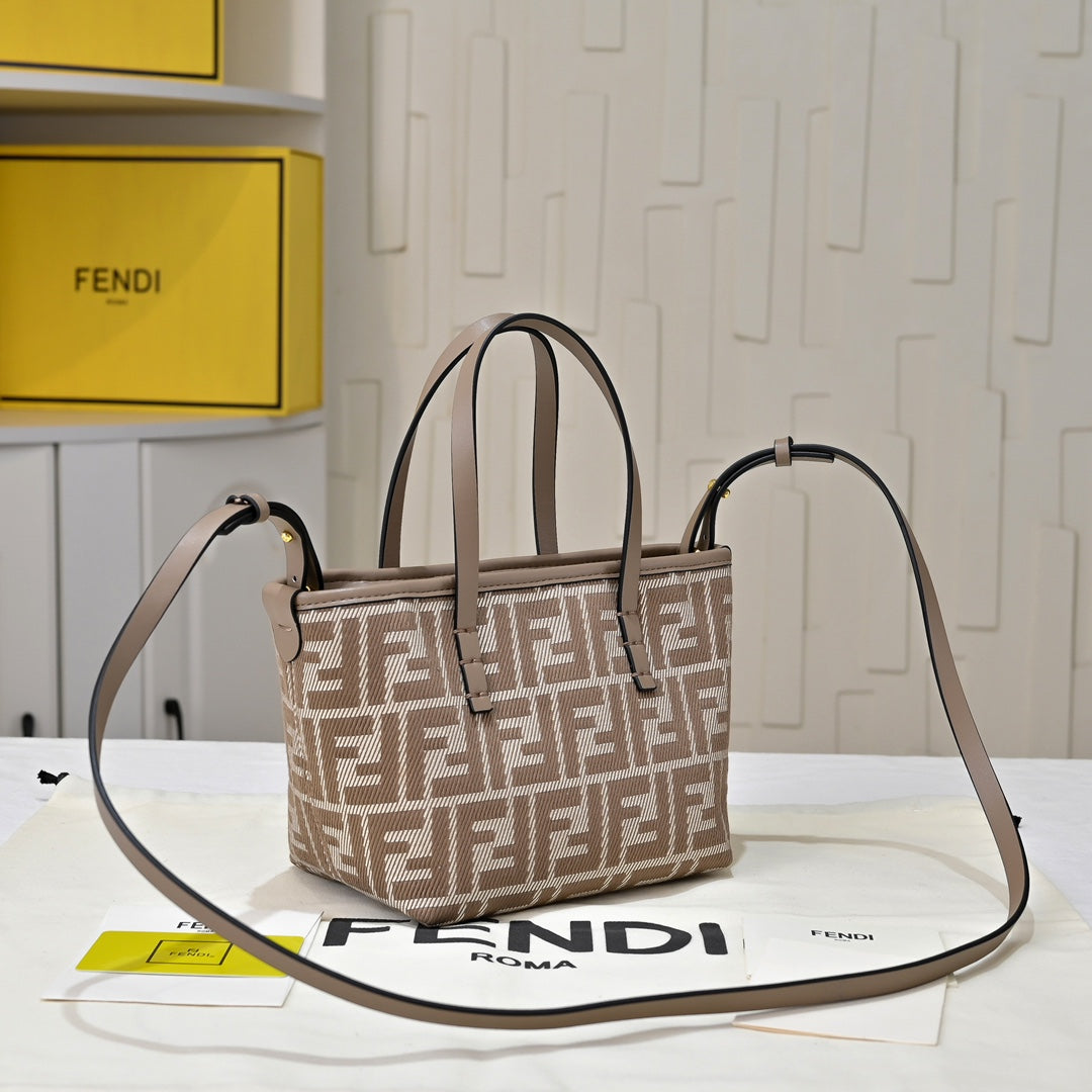 15RF7BDE Stylish leather bag