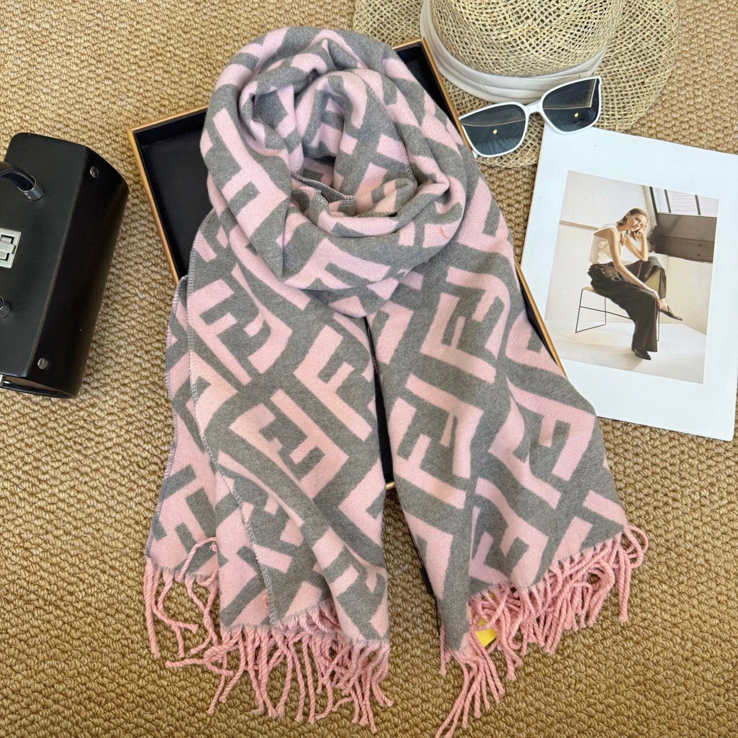 185ZF29WDE Stylish Winter Scarves