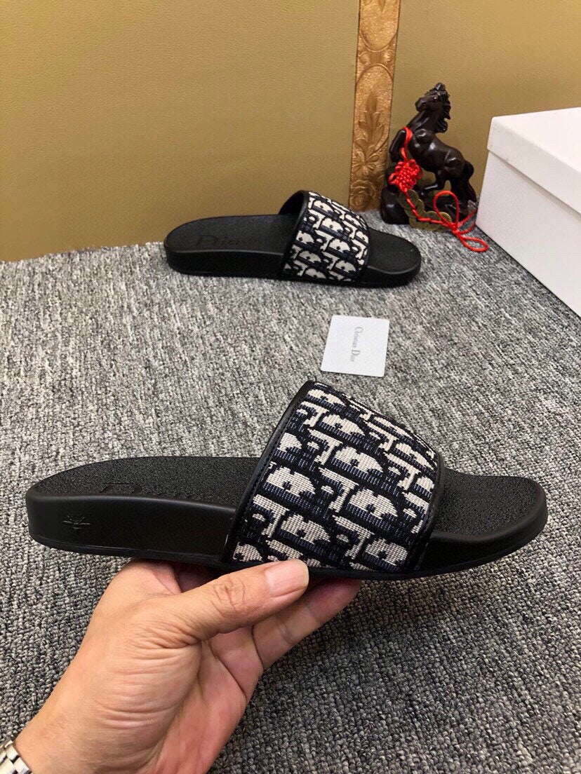 54D50ZDE Stylish slippers