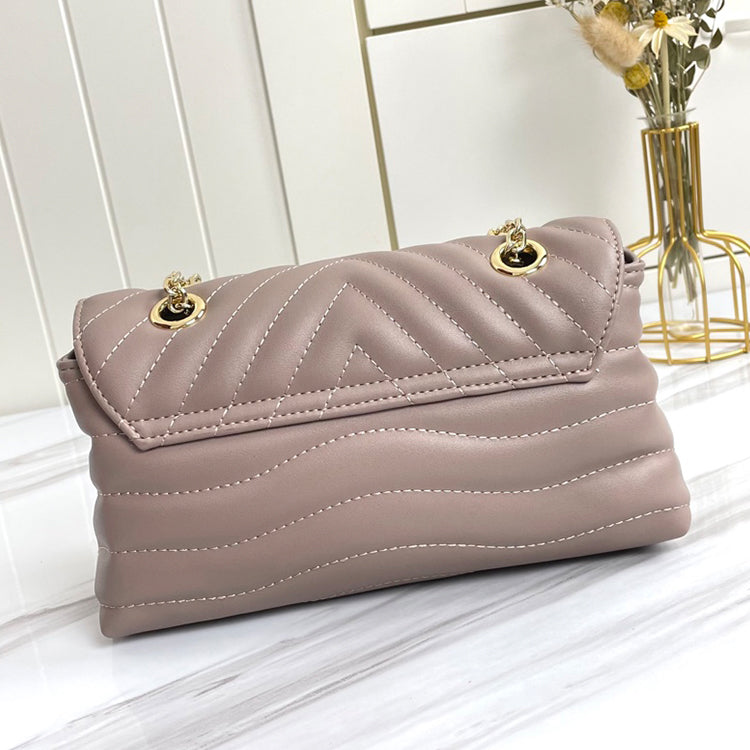 AE028BDE Stylish leather bag