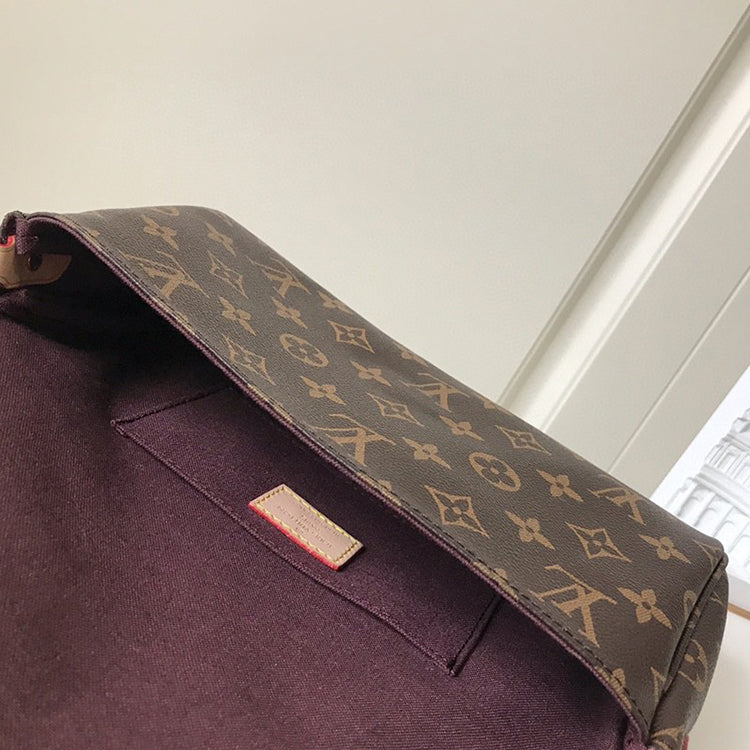 AE103BDE Stylish leather bag