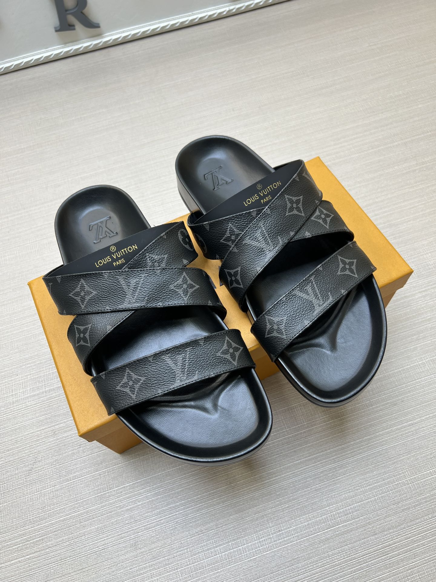 54E89ZDE Stylish slippers