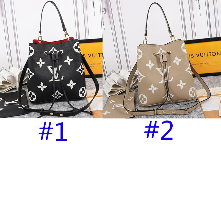 2E04BDE Stylish leather bag