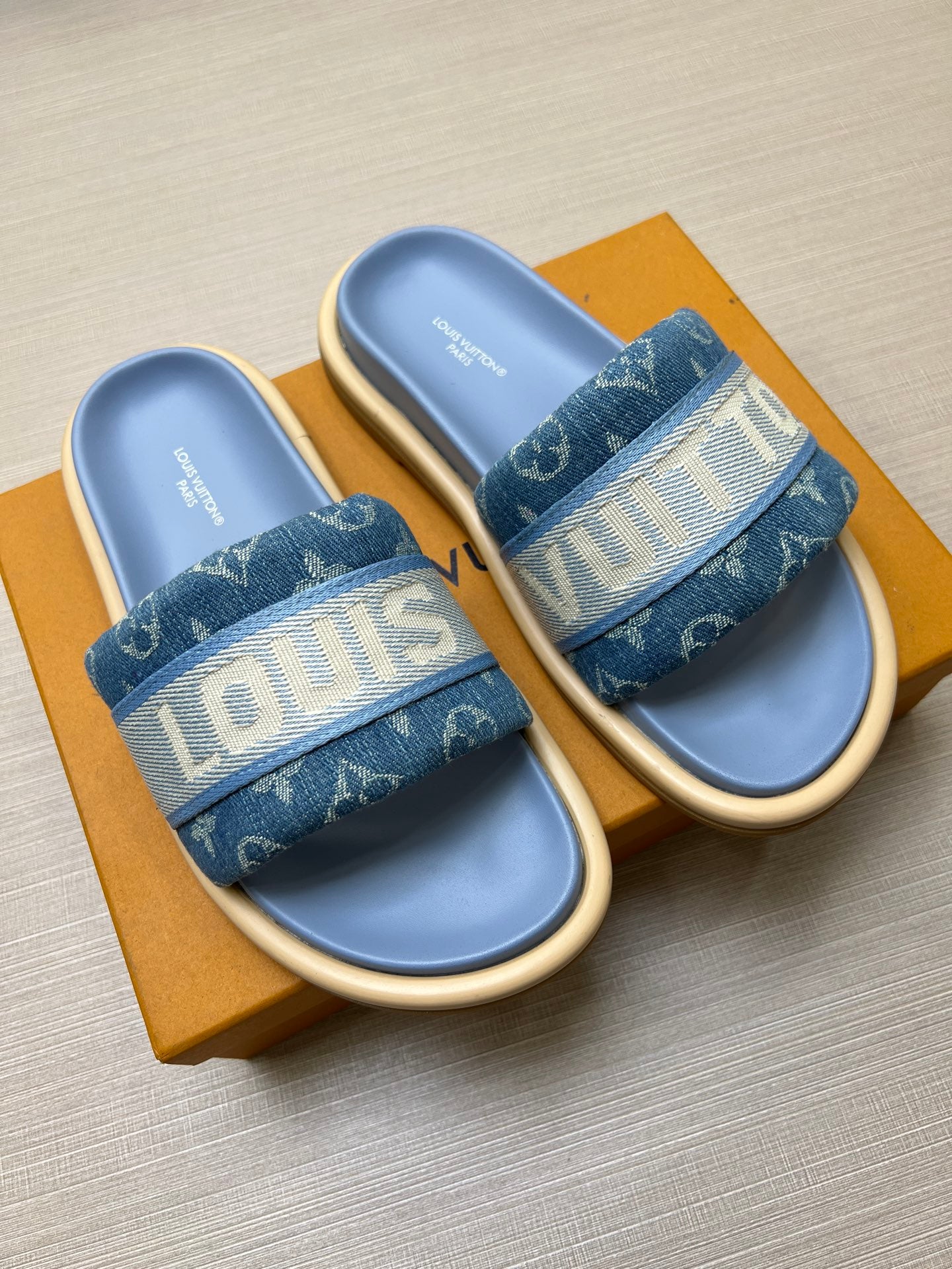 535ZE301ZDE Stylish Slippers