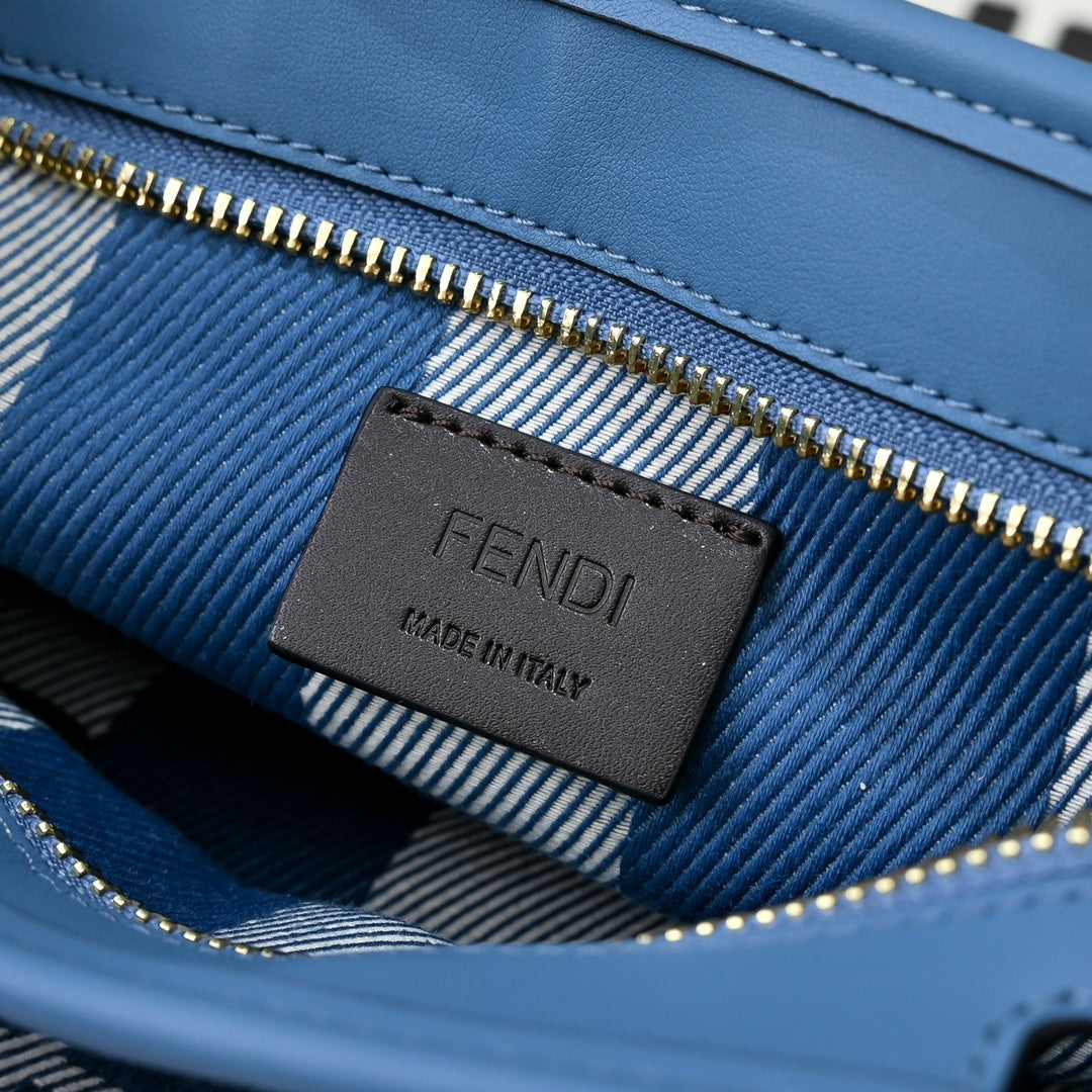 15RF7BDE Stylish leather bag