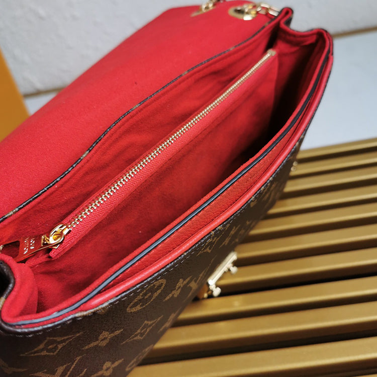 AE83BDE Stylish leather bag