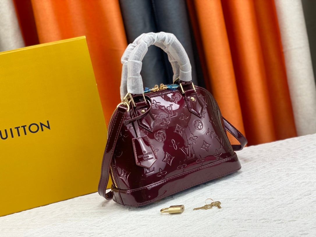 165NE97BDE Stylish leather bag